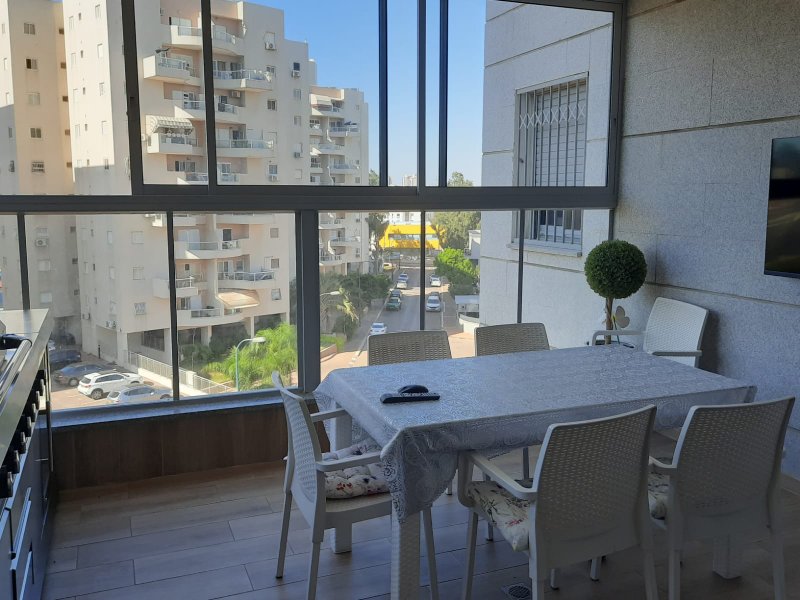 למכירה דירה 5 חדרים, שכונת נוף השרון – רח' הקליר 7, נתניה